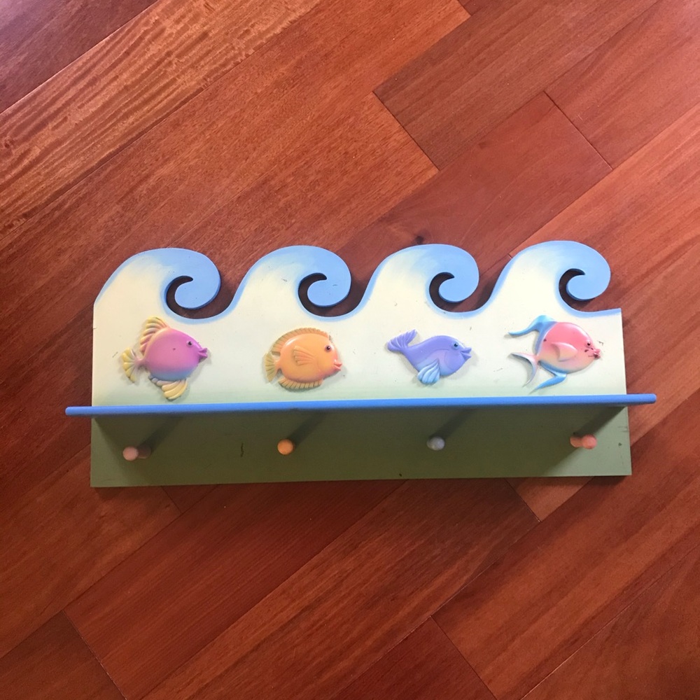 Fish Wall Shelf with Hooks